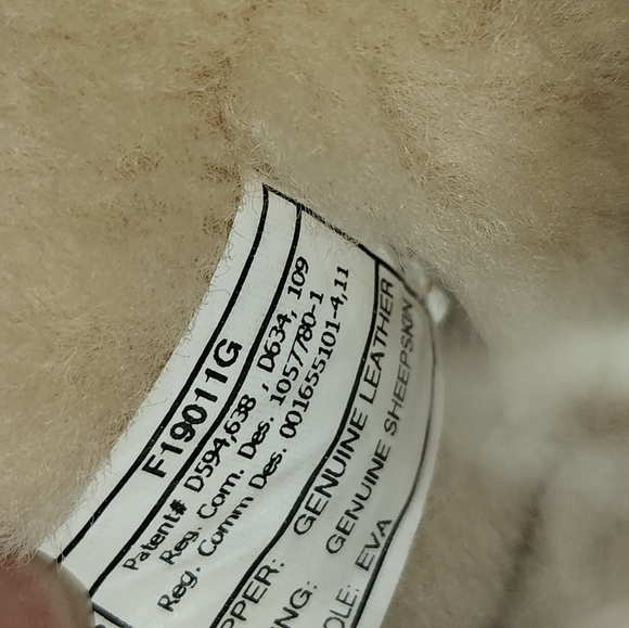 UGG Short Boot Cream Sheepskin Cuff - Picture 8 of 16